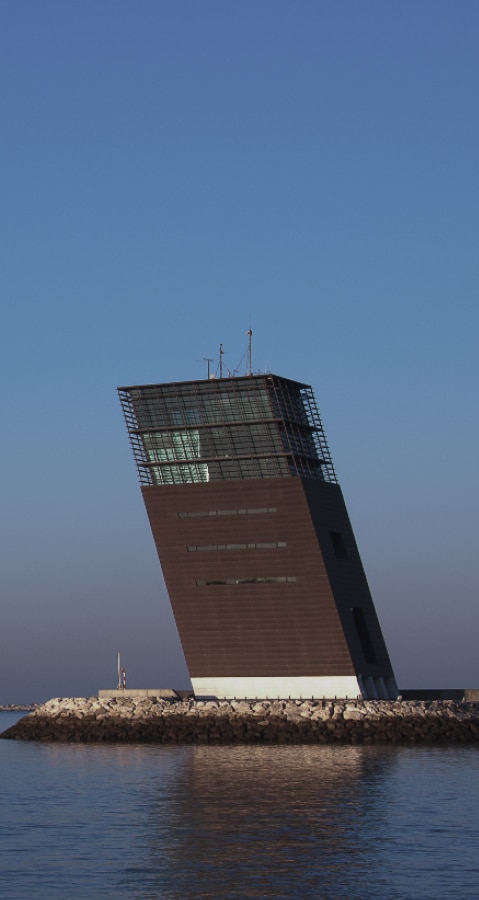 O domínio técnico do comportamento estrutural encontra na categoria das estruturas especiais a excelência da engenharia, onde o rigor assume o papel principal no desenvolvimento de soluções criativas e fiáveis.