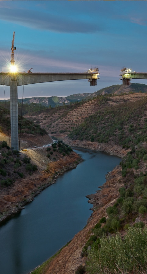 Com intervenções em estruturas novas e reabilitadas em diversas geografias, a A2P apresenta um vasto portfolio de pontes e viadutos com diversas soluções estruturais.